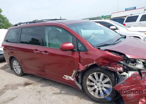 2012 Toyota Sienna Limited 7 Passenger z USA, uszkodzony, nr VIN 5TDDK3DC9CS042928